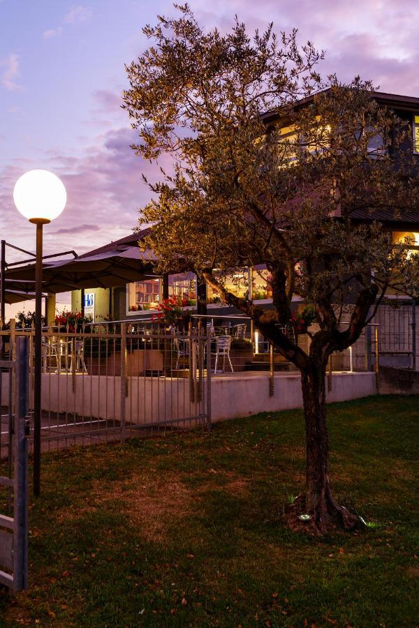 Hotel Oleggio Malpensa Exterior photo